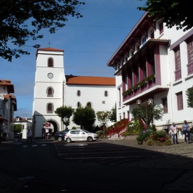 DR64 en mission à Hendaye, place de la République